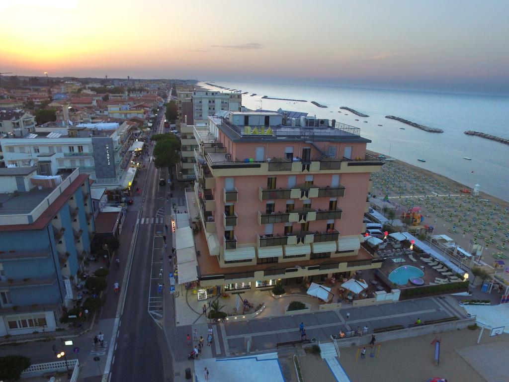 Hotel Baia Rimini Exterior foto