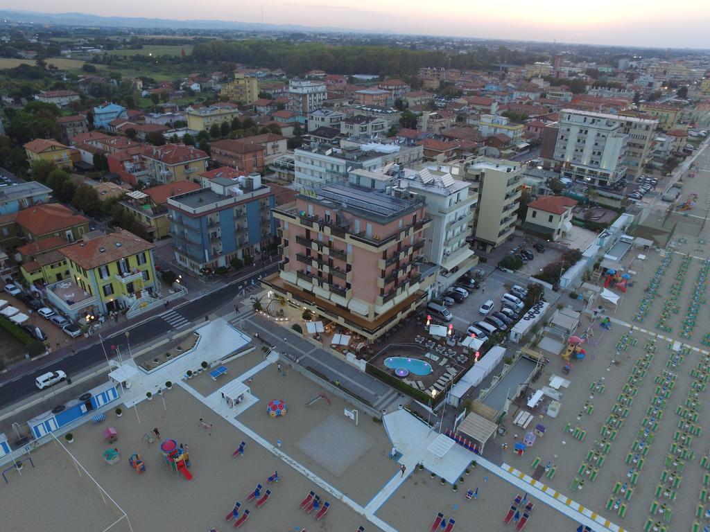 Hotel Baia Rimini Exterior foto